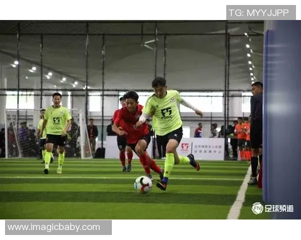 南京与武汉足球队赛后复盘分析双方战术意识与表现差异